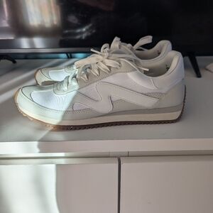 Women's Sz 11 "Universal Threads" casual sneakers